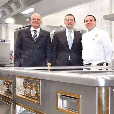 Grand-hotel-Quisisana team near Molteni stove